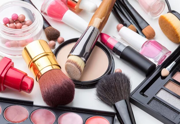 6 Langkah Ampuh Menghilangkan Noda Make up dari Handuk, Menurut Para Ahli