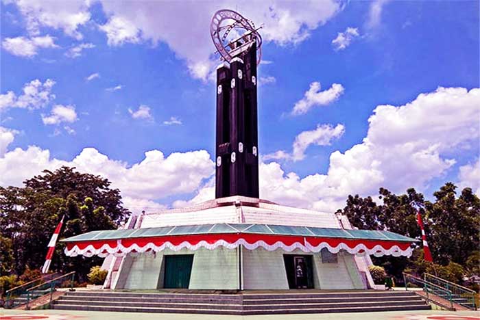 Tugu Khatulistiwa Menara Khatulistiwa di Kota Pontianak yang Eksotis