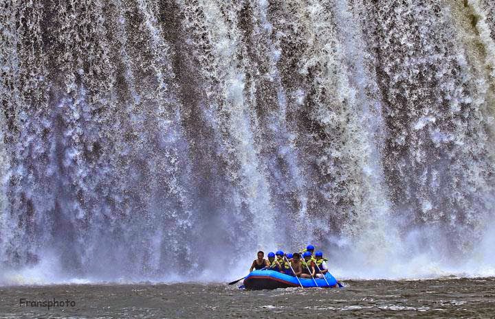 Air Terjun Riam Merasap: Miniatur Air Terjun Niagara di Kalimantan Barat
