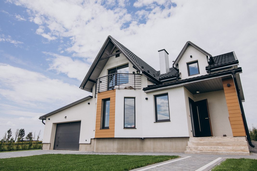 Alasan Mengapa Mengecat Bagian Luar Rumah dengan Warna Putih Mungkin Merupakan Kesalahan Besar