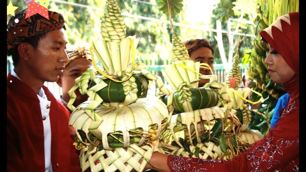 Mayang rajin melakukan perawatan kulit di klinik kecantikan