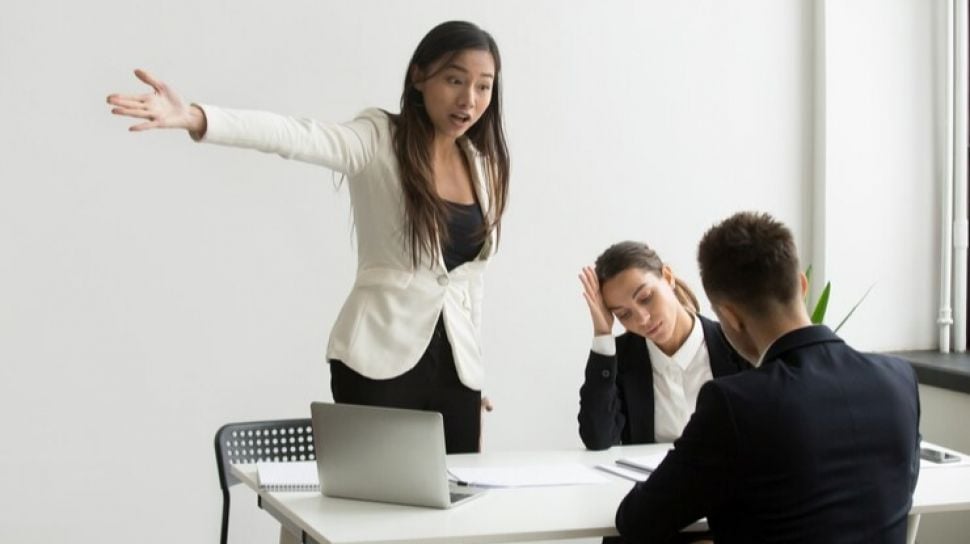 Tips Efektif Menghadapi Rekan Kerja yang Suka Menyalahkan Orang Lain